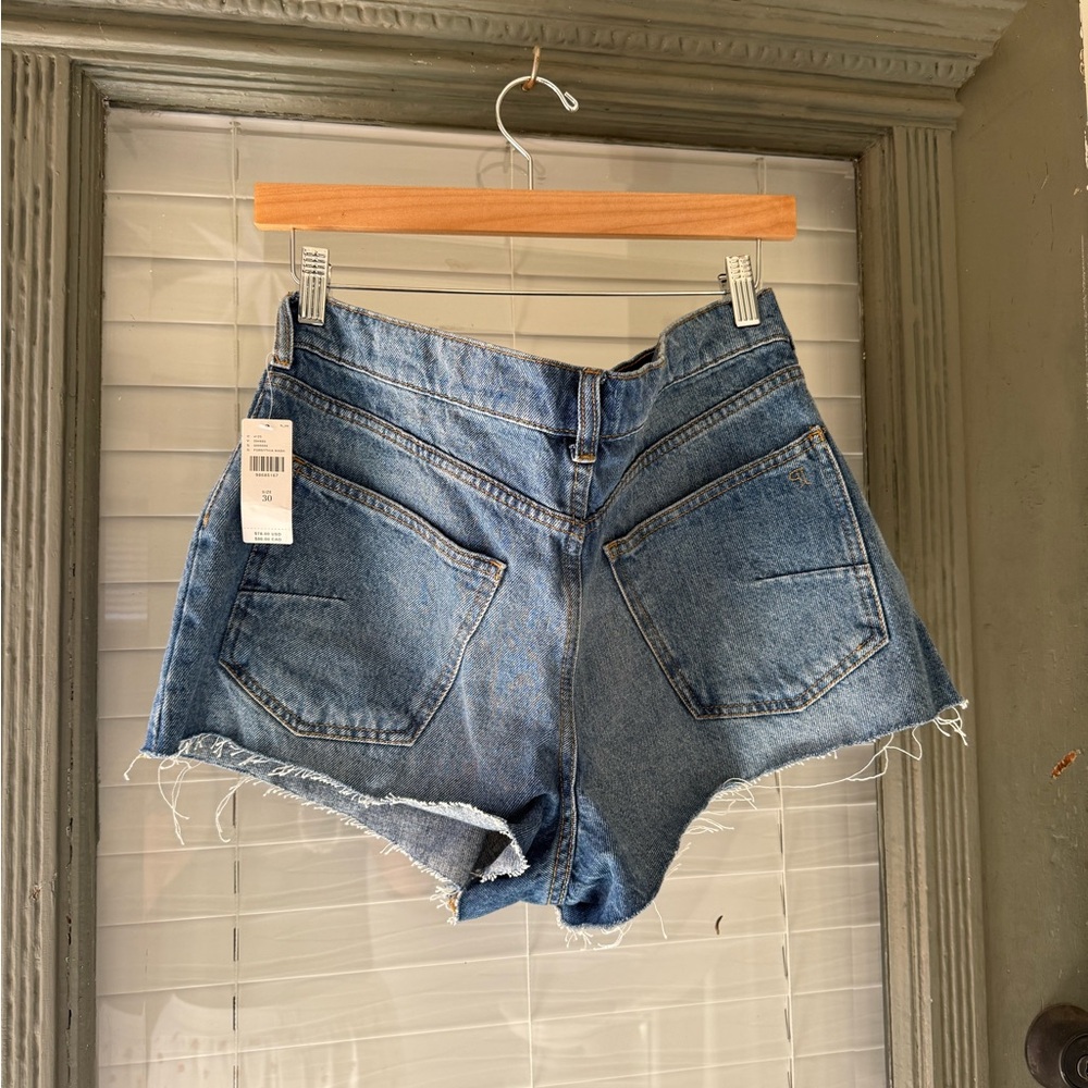 NWT PILCRO Classic Blue Denim Women's Shorts Size 30 - Picture 3 of 4